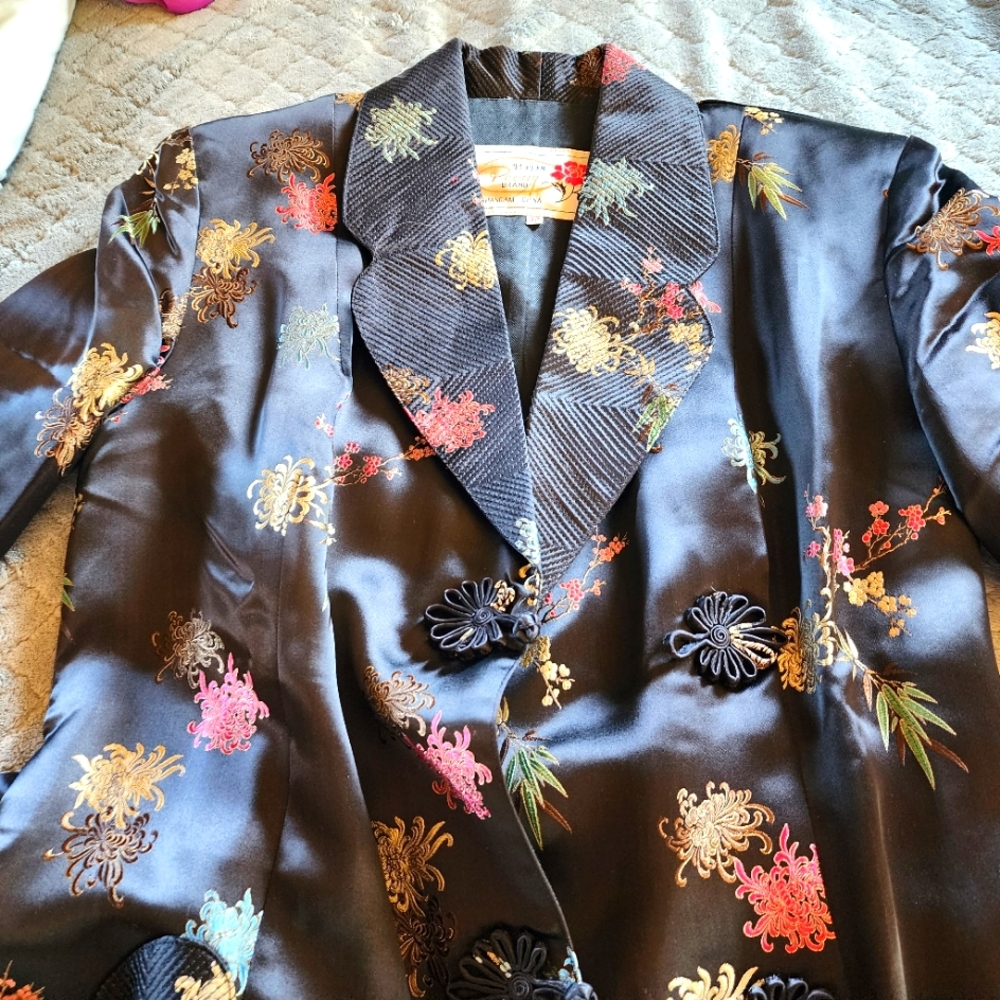 a SILK robe I bought in china a few yrs ago. I never wore it. Perfect condition!